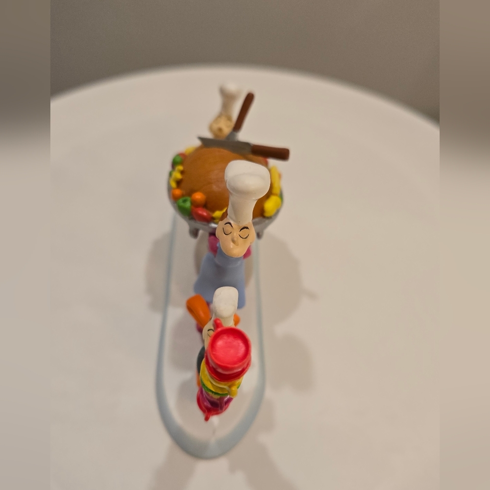 Department 56 - Grinch Who-Ville - Feast of Roast Beast - Picture 4 of 5